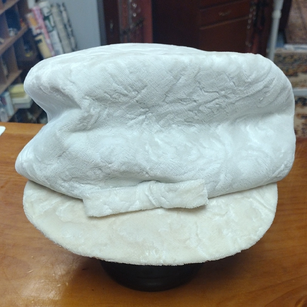 Vintage 1960's Groovy Parisian Hat